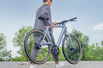 Електровелосипед з карбону Fiido Air виходить зі смарт-годинником у подарунок