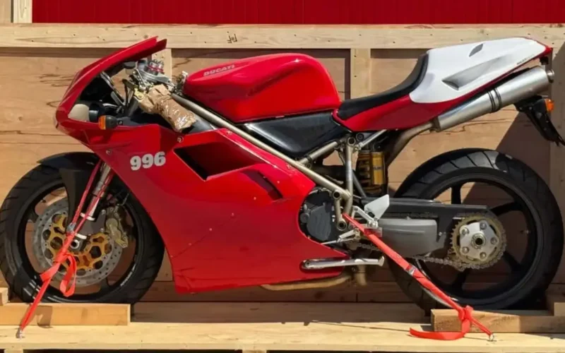 Новий Ducati 996 SPS 1999 року випуску продано на аукціоні за $68 000